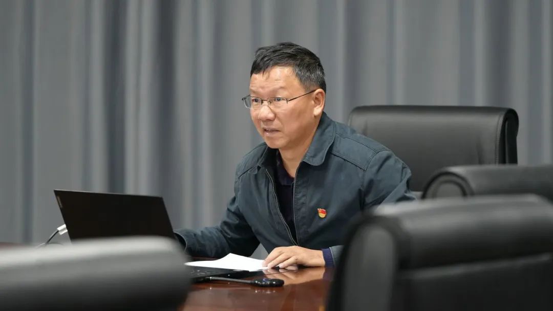 我校召开党委理论学习中心组学习(扩大)会市教育工委胡敦祥副书记到会指导